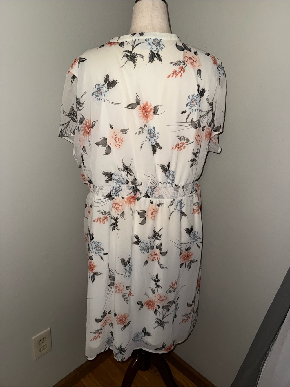 torrid White Floral Ruffle-Front Mini Dress - Picture 5 of 6